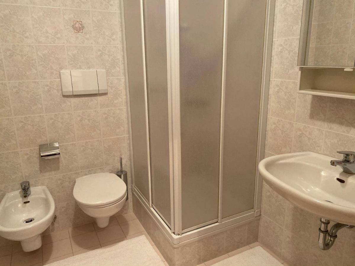 Apartments Oberhollenzer ブラーイエス エクステリア 写真